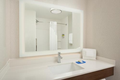 Holiday Inn Express Hotel & Suites Tullahoma By Ihg,Tennessee>>Tullahoma,3 star