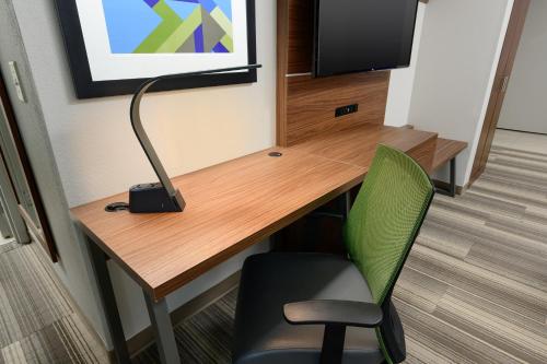 holiday inn express hotel and suites tullahoma by ihg