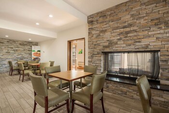 quality inn tulsa central