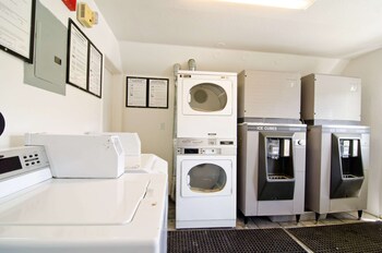 Motel 6 Twentynine Palms, Ca,San Bernardino County>>Joshua Tree,2 star