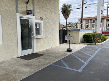 villa inn anaheim
