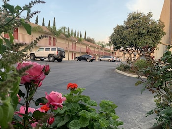 villa inn anaheim