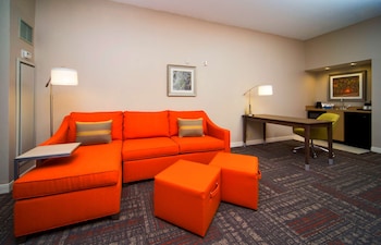 hampton inn and suites valdosta conference center