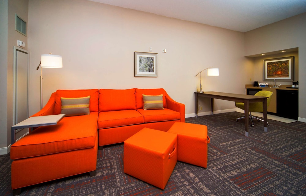 hampton inn and suites valdosta conference center