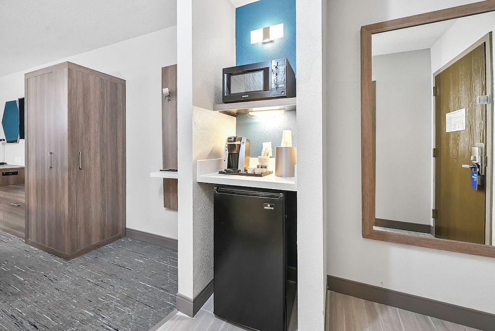 holiday inn express palestine by ihg