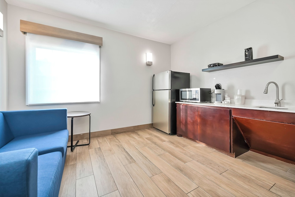 holiday inn express palestine by ihg