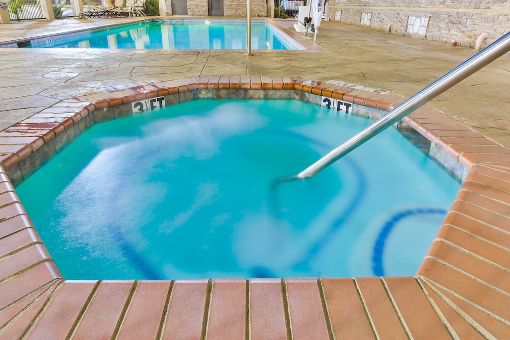 holiday inn express palestine by ihg