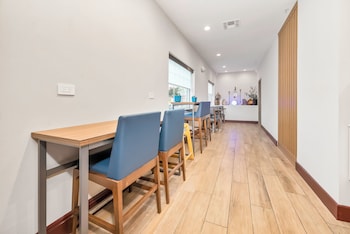 holiday inn express palestine by ihg