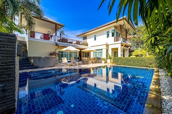 3 bed pool villa in great location stv