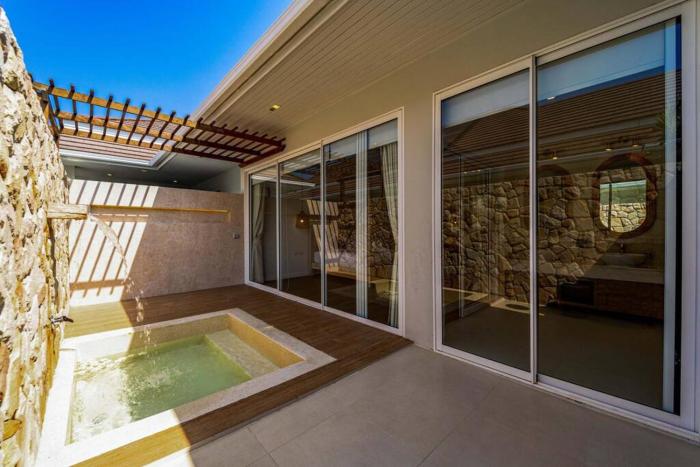luxury 7 bedroom pool villa wl67