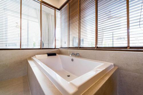 luxury 7 bedroom pool villa wl67