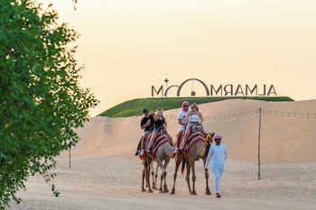 al marmoom oasis luxury experiential desert domes