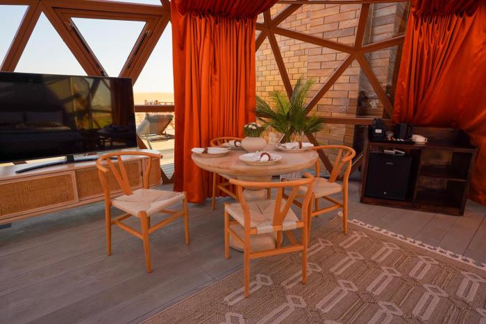 al marmoom oasis luxury experiential desert domes