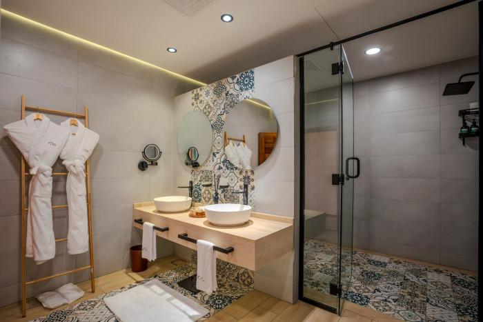 al marmoom oasis luxury experiential desert domes