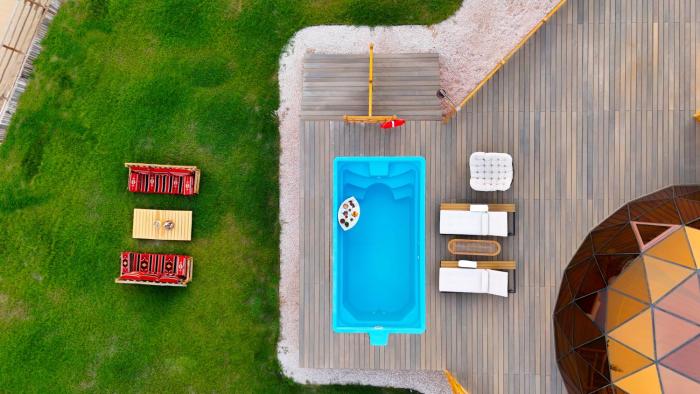 al marmoom oasis luxury experiential desert domes