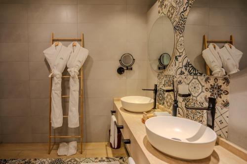 al marmoom oasis luxury experiential desert domes