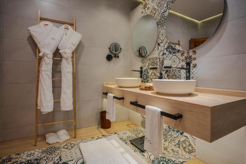 al marmoom oasis luxury experiential desert domes