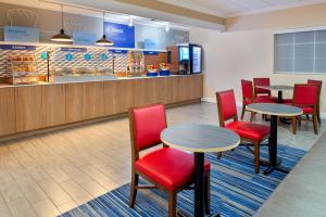 holiday inn express and suites naples north bonita springs