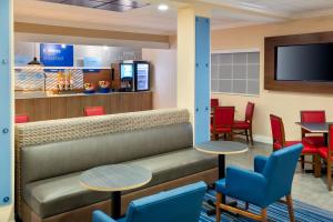 holiday inn express and suites naples north bonita springs