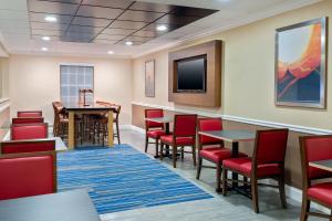 holiday inn express and suites naples north bonita springs