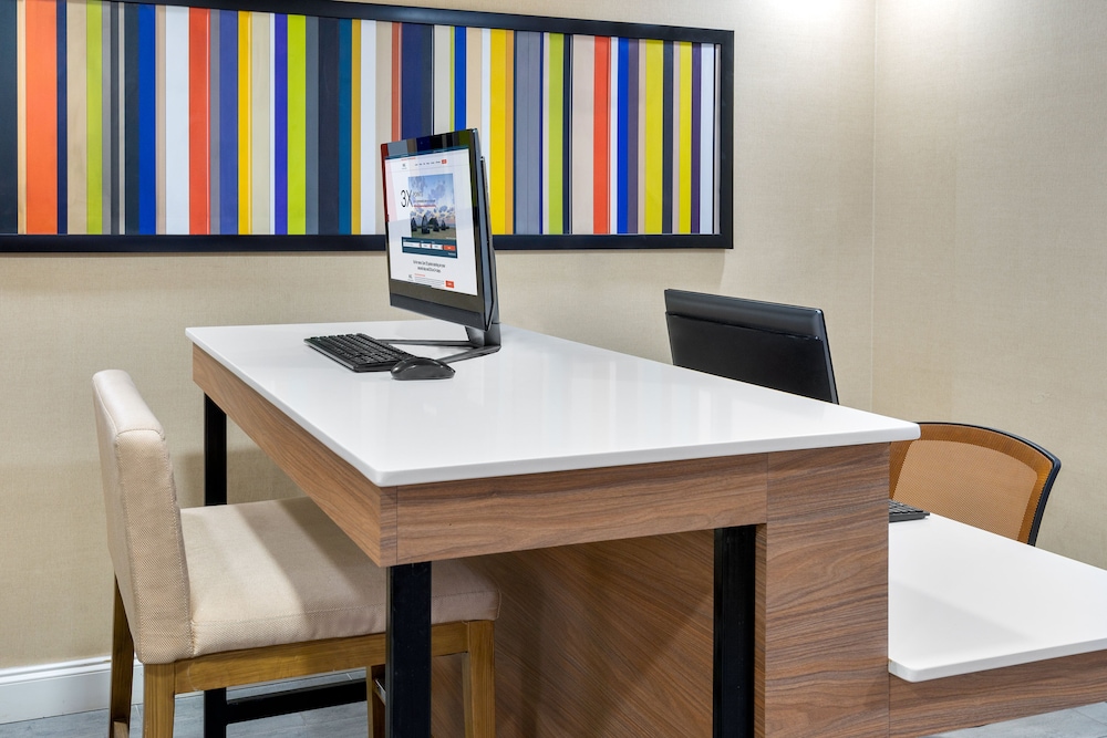 holiday inn express and suites naples north bonita springs