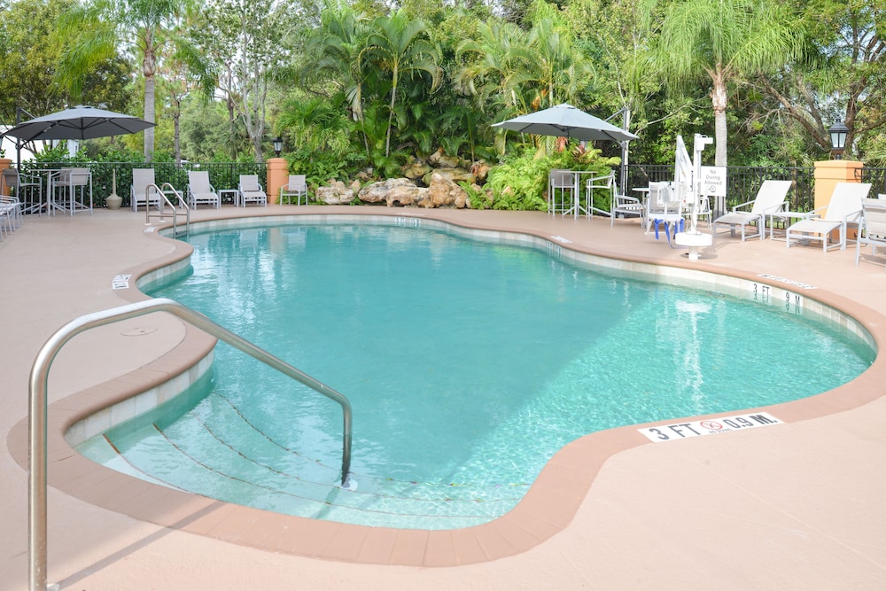 holiday inn express and suites naples north bonita springs