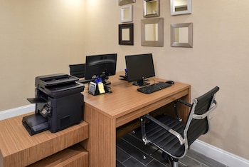 holiday inn express and suites naples north bonita springs