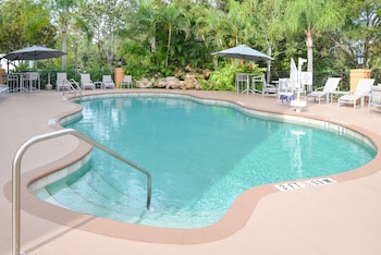 holiday inn express and suites naples north bonita springs