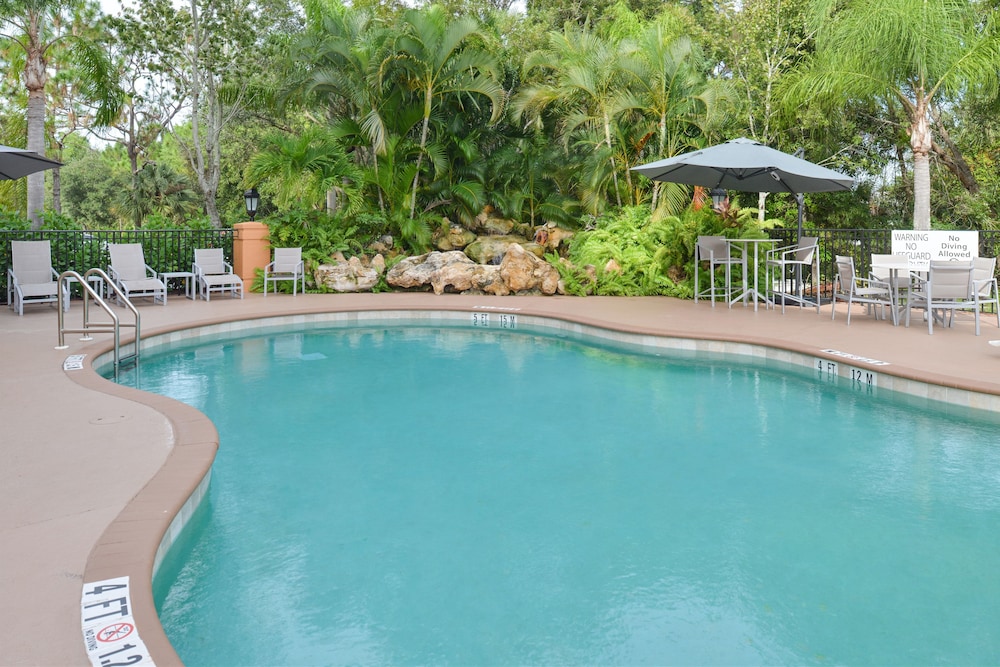 holiday inn express and suites naples north bonita springs