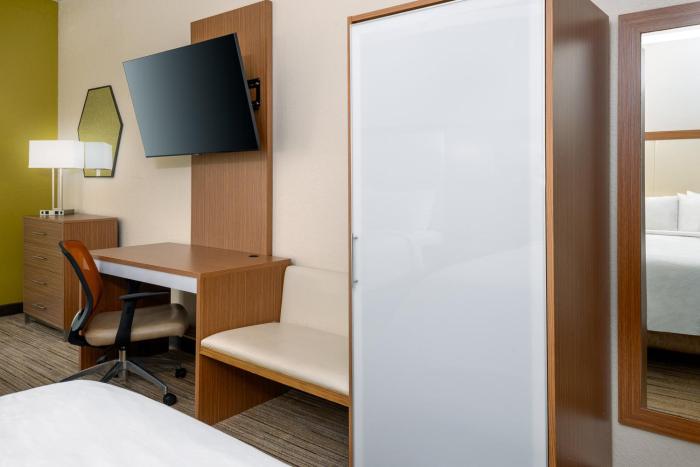 holiday inn express and suites naples north bonita springs