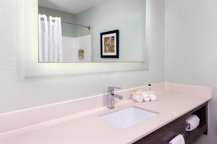 holiday inn express and suites naples north bonita springs