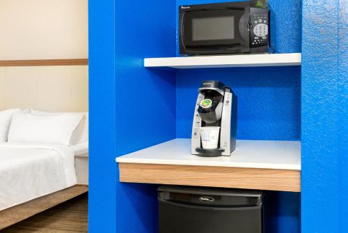 holiday inn express and suites naples north bonita springs