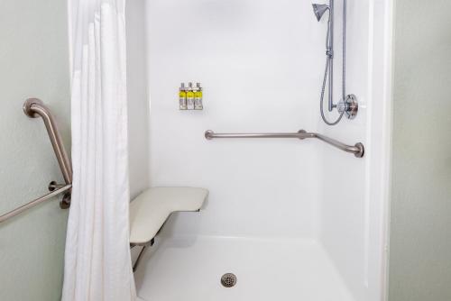holiday inn express and suites naples north bonita springs