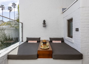 Riviera Beach House,West Beach>>Santa Barbara,4 star