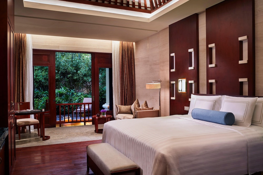 the ritz carlton sanya yalong bay