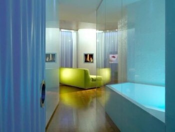 i suite hotel