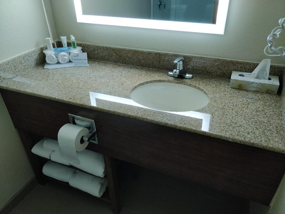 comfort inn roanoke civic center