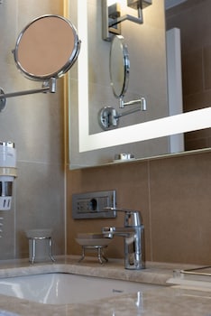 windsor hotel and convention center