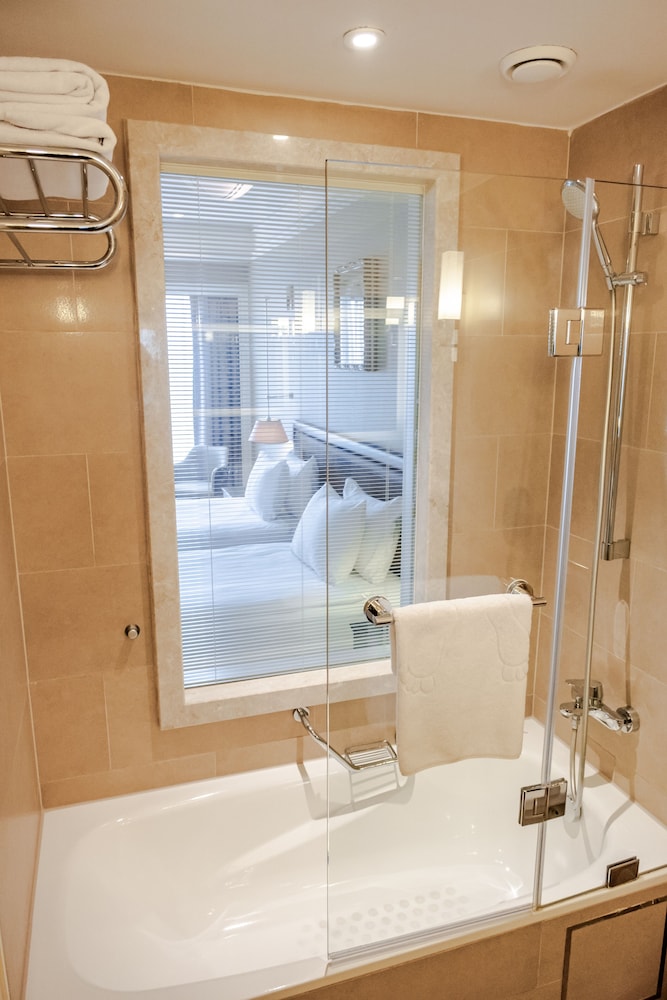 windsor hotel and convention center