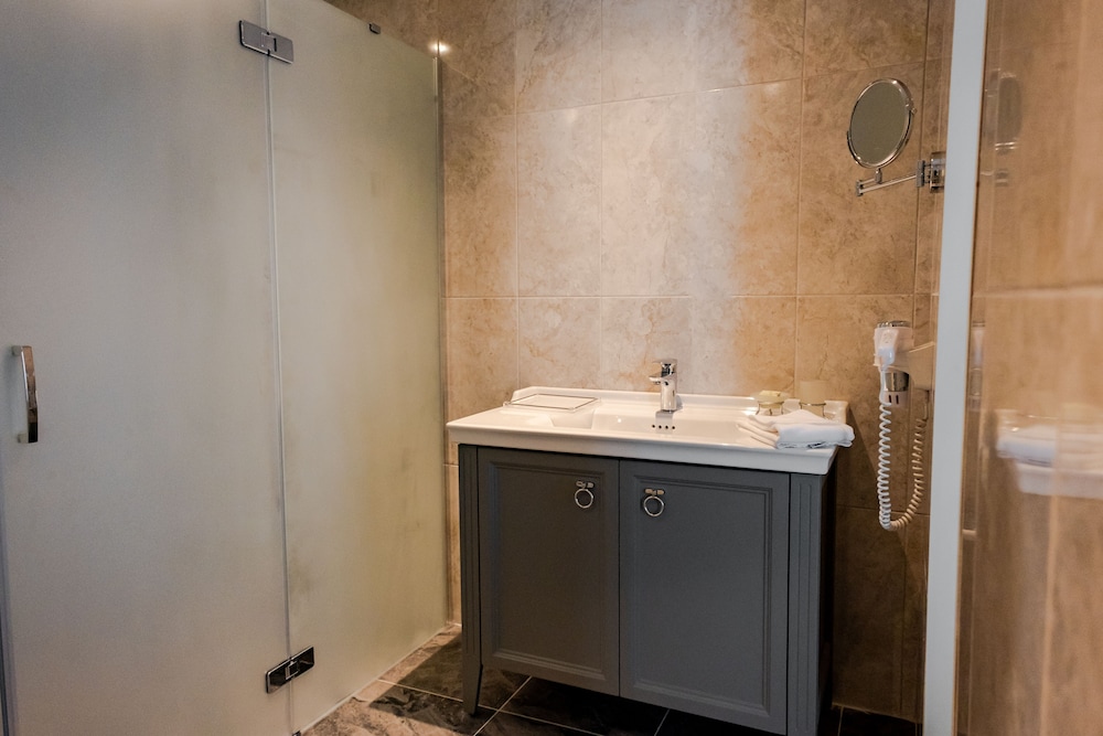 windsor hotel and convention center