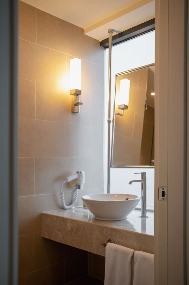 windsor hotel and convention center