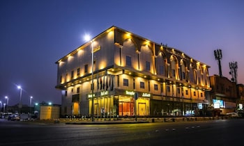 Golden Rest Serviced Apartments,Alnuman Ibn Harithah St.4035,3 star