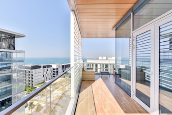 luxury 2br plus maids room in bluewaters