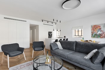 spacious and modern 3bd apartment 2 min from beach