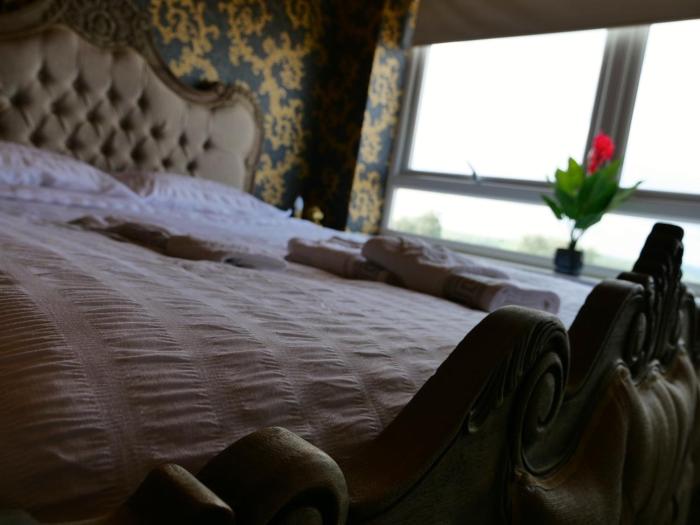 sexy luxurious versace apartment near sheffield