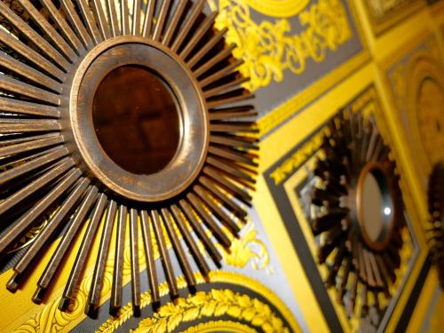 Sexy Luxurious Versace Apartment Near Sheffield,,3 star