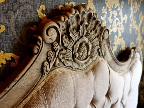 sexy luxurious versace apartment near sheffield