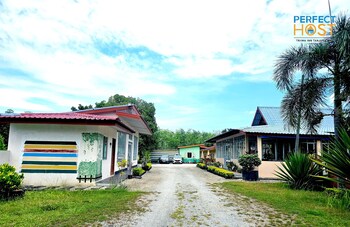 triima inn tanjung rhu by perfect host