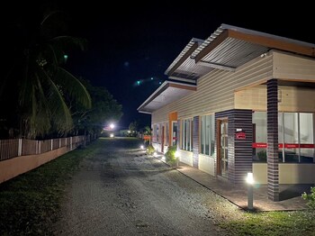 triima inn tanjung rhu by perfect host
