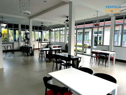 triima inn tanjung rhu by perfect host
